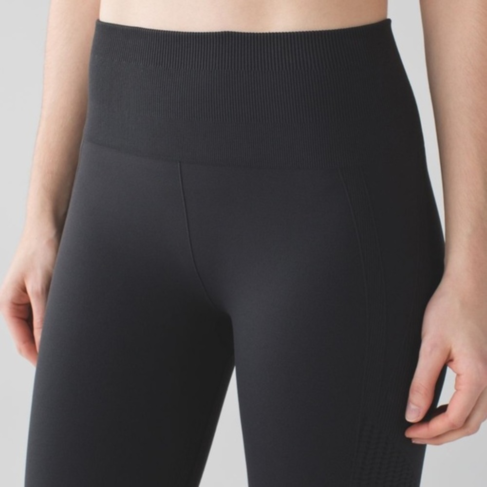 Lululemon Flow & Go Crop
Black